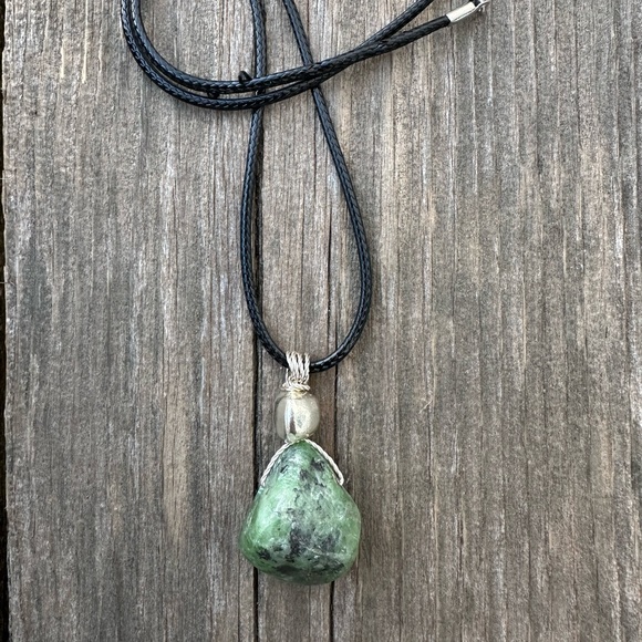 Tsavorite (Green) Garnet for Heart Chakra Connection, Rejuvenation and Growth. - Picture 2 of 6